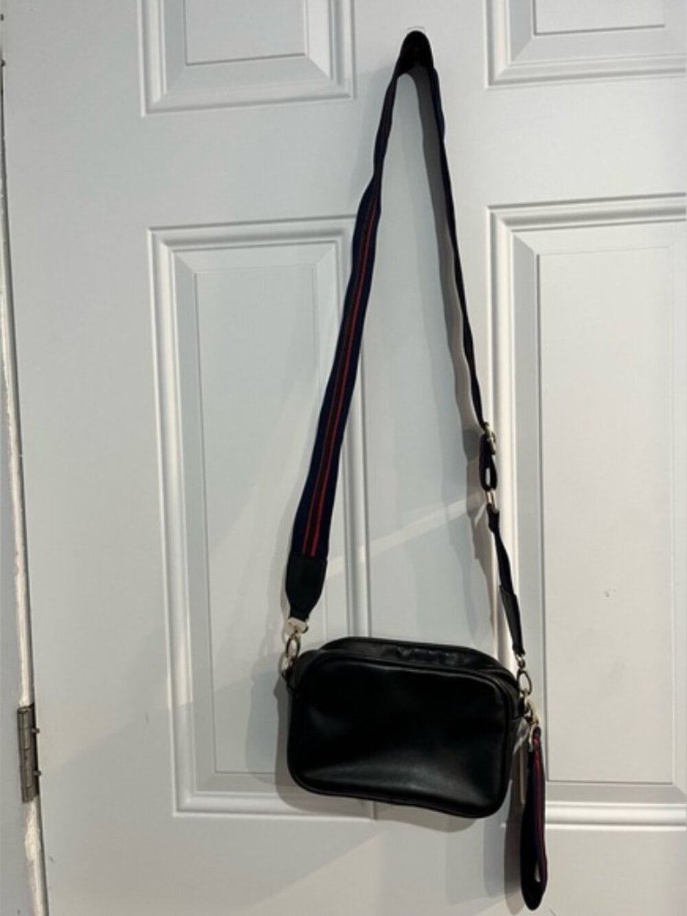 FOREVER 21 Black Crossbody Bag